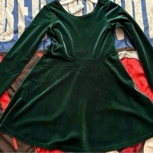 Elegant Green Velvet Girls Dress (size 5T) NEW